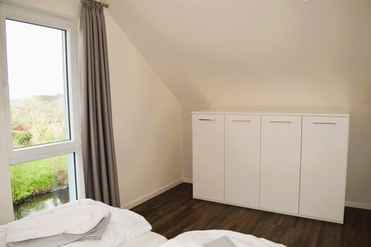 Schrank Schlafzimmer DG