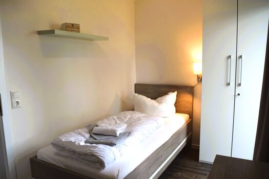 Kinder./ Jugendzimmer mit Balkon, 1 OG