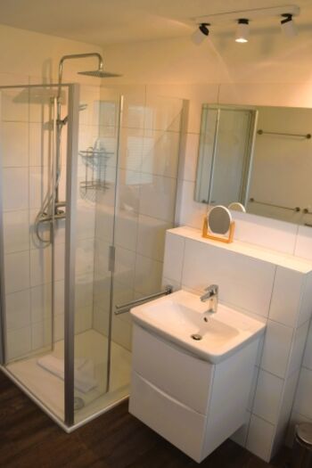 Dusche und eigener...