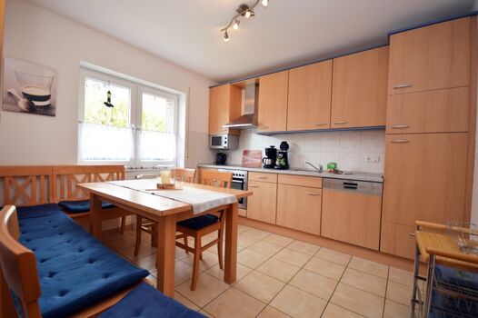 Küche mit Essbereich