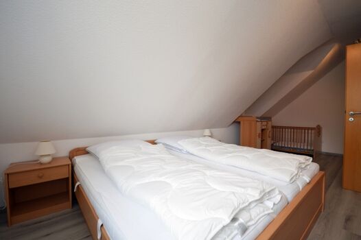 Schlafzimmer mit Doppelbett