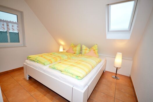 Schlafzimmer mit Doppelbett