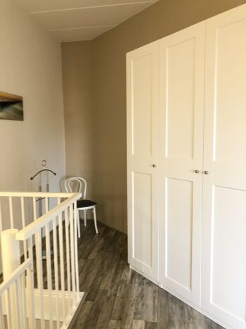Flur mit großem Kleiderschrank