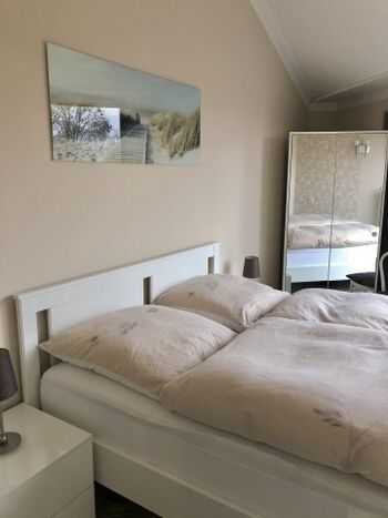 Schlafzimmer mit Balkon Bett 1,60x2,00 