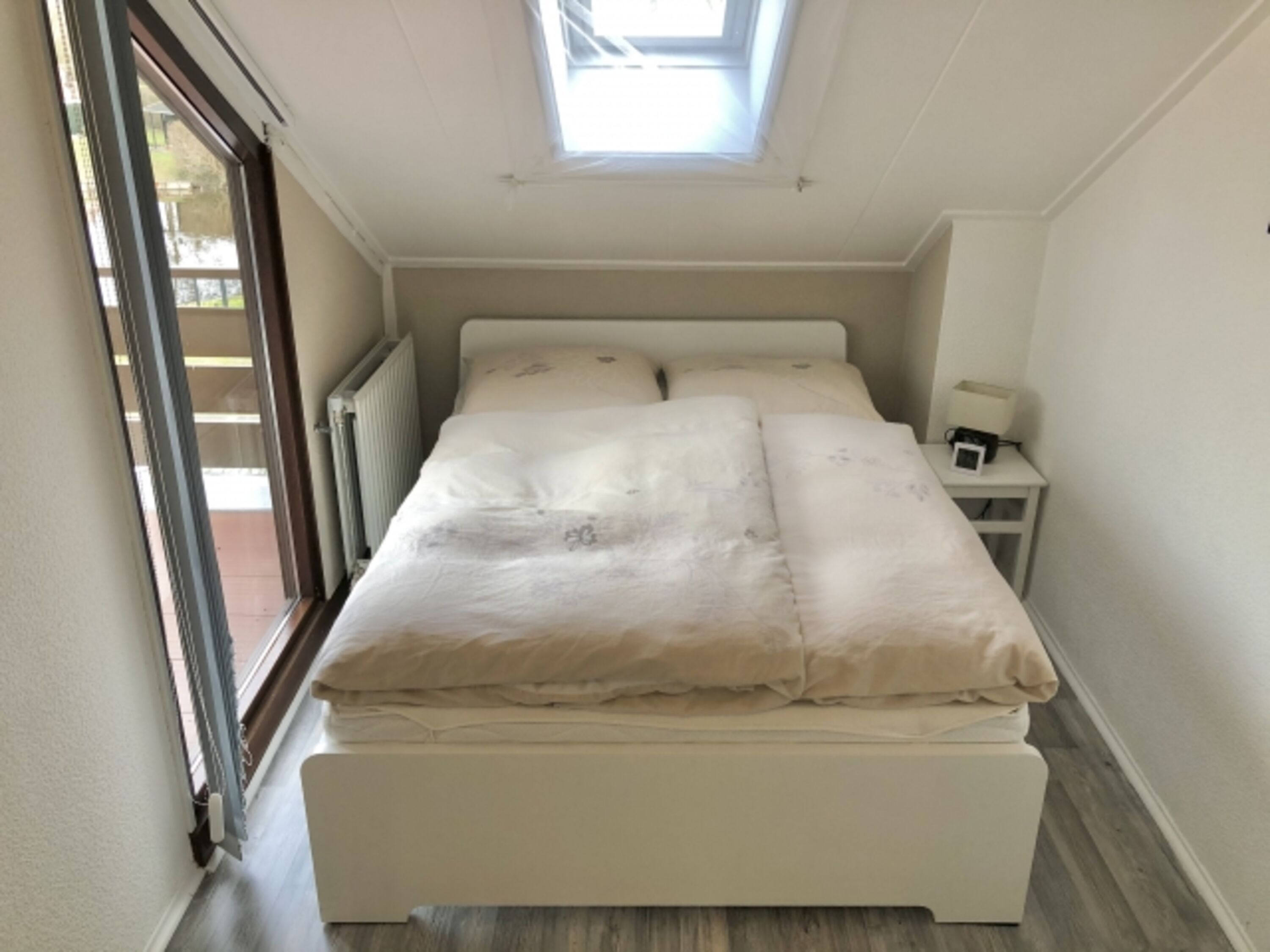Kinderzimmer(mit TV) Bett 1,40x2,00