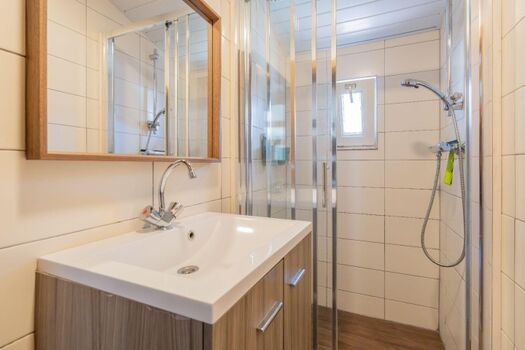 Modernes Badezimmer