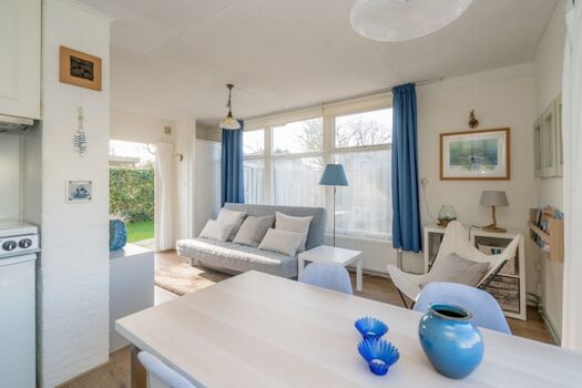 Das gemütlich eingerichtete, helle Wohnzimmer