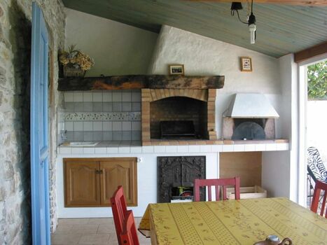 Wintergarten mit Grill und Pizzabackofen