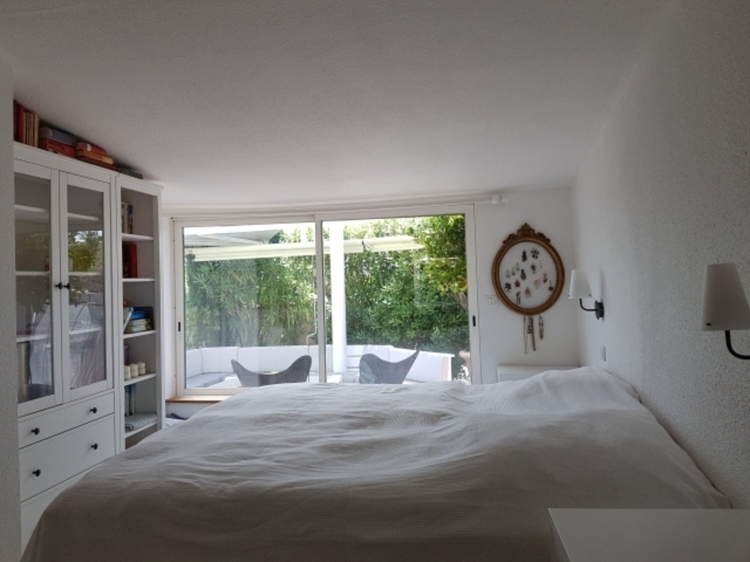 Schlafzimmer 1 - Blick auf die Terrasse