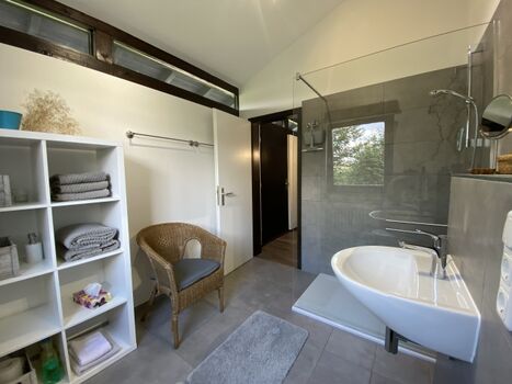 Tageslichtbad. Zusätzliches Gäste WC.