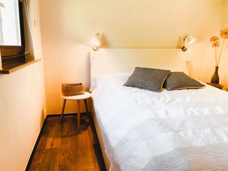 Schlafzimmer 2, Hochebene. Bett 140 x 200