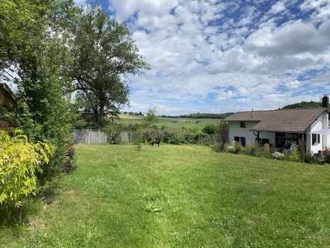 Im Garten, Blick aufs Haus. 