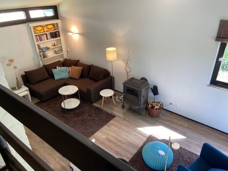 Blick von der Galerie hinunter ins Wohnzimmer