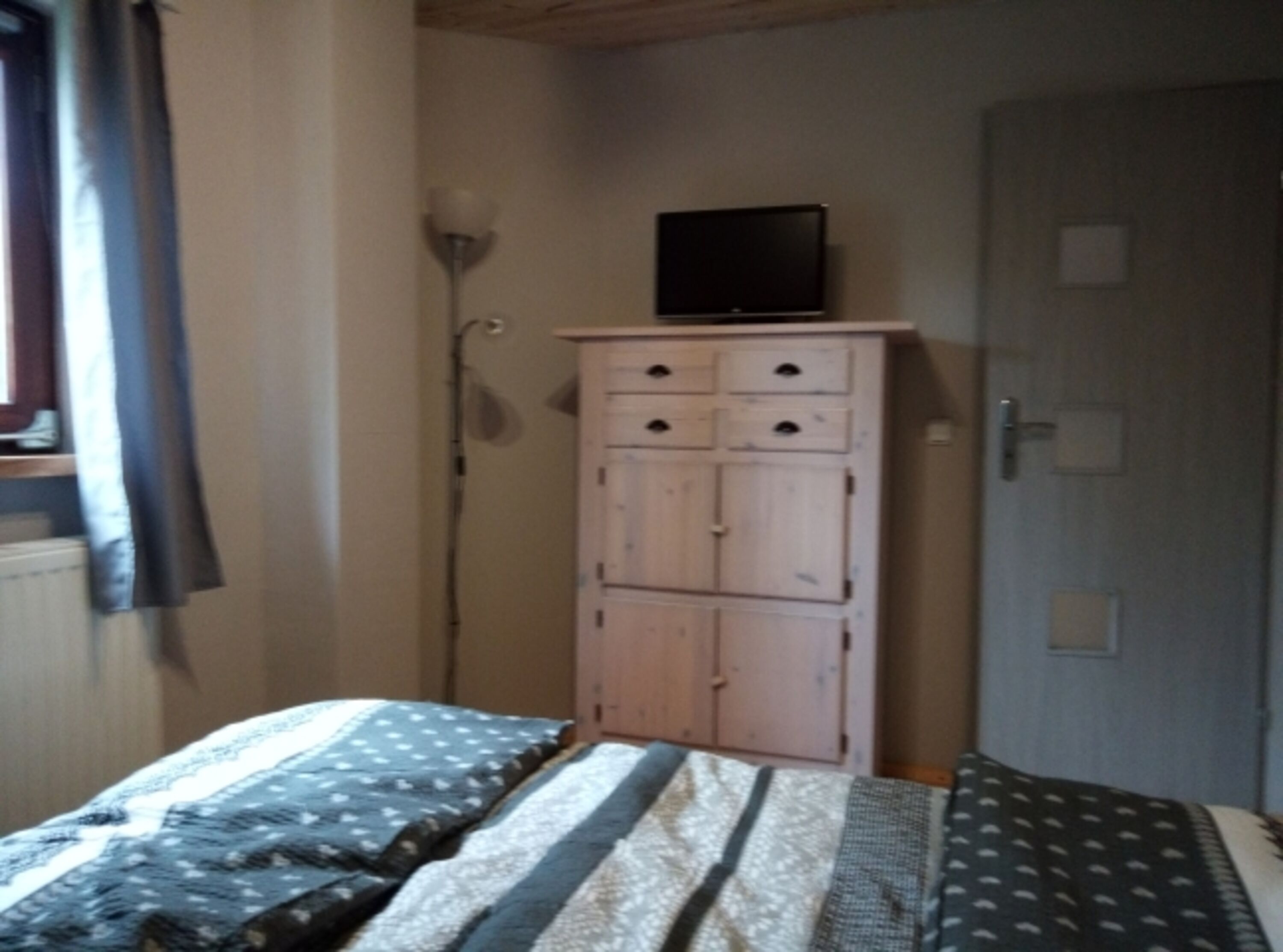 Schlafzimmer 1