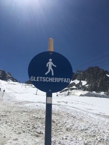 Auch im Hochsommer ist bei uns eine Schneewanderung möglich