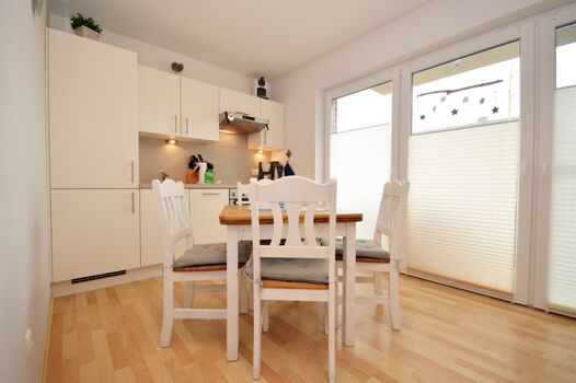 Küche mit Essbereich