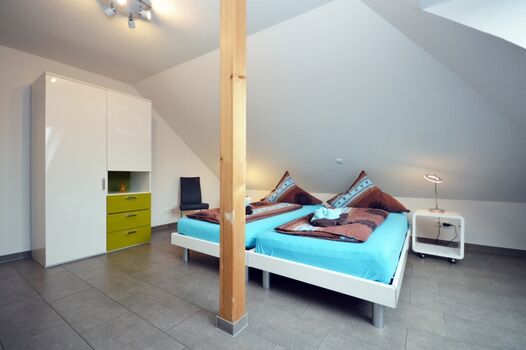 Schlafzimmer mit Doppelbett