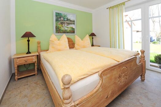 Schlafzimmer mit Doppelbett