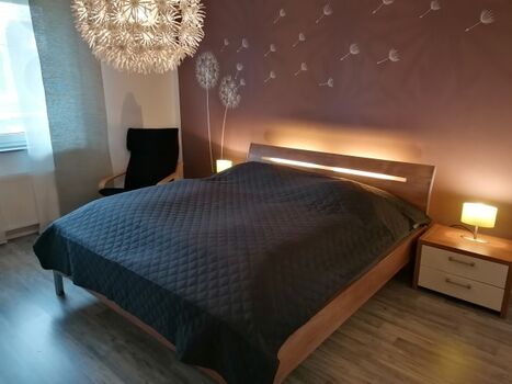 Schlafzimmer mit Doppelbett