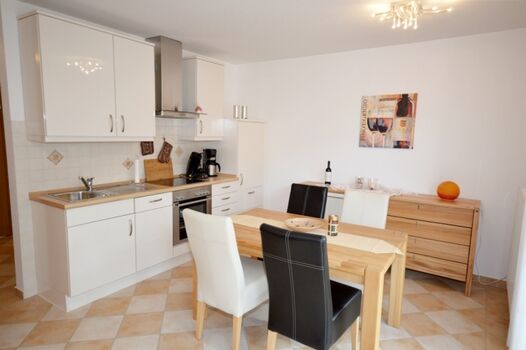 Küche mit Essbereich