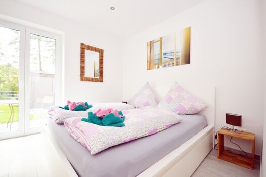 Schlafzimmer mit Doppelbett