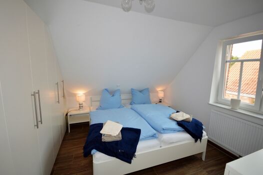 Schlafzimmer mit Doppelbett