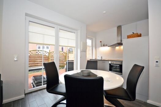 Küche mit Essbereich