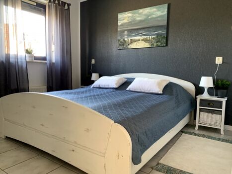 Schlafzimmer mit Doppelbett