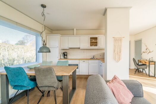 Die offene Küche mit Essgruppe