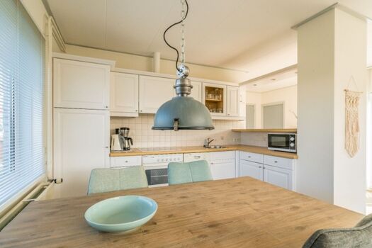 Die offene Küche mit Essgruppe