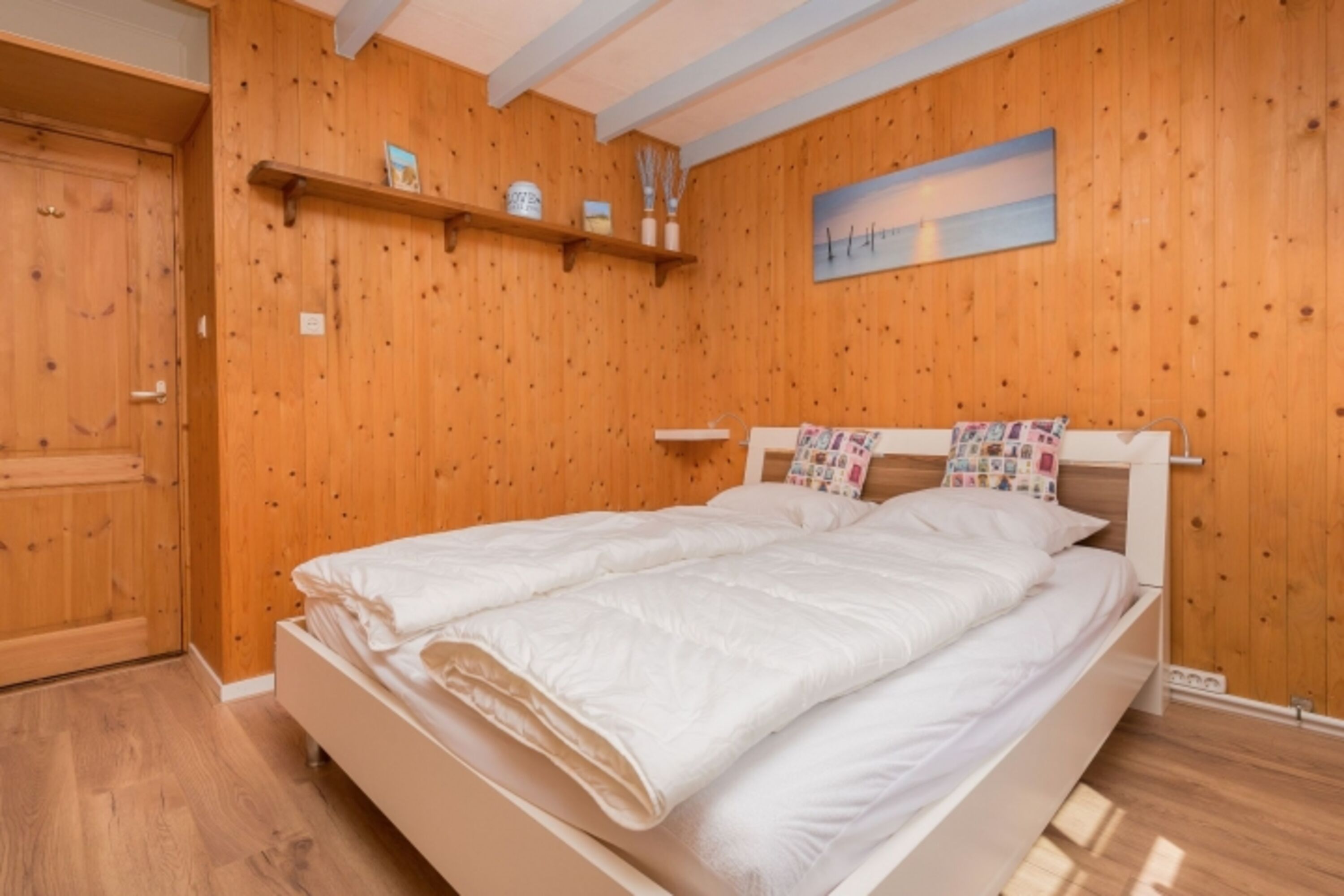 Schlafzimmer 1 mit Doppelbett (160x200)