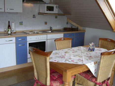 Küche mit Essbereich