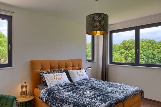 Schlafzimmer mit Doppelbett