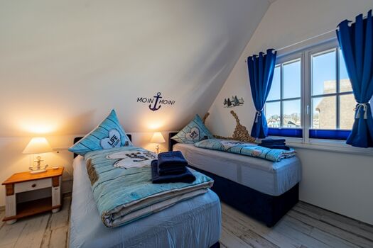 Schlafzimmer 2 mit 2 Einzelbetten