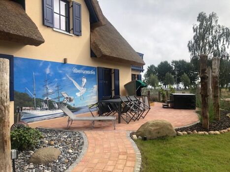 Gartenterrasse mit Whirlpool