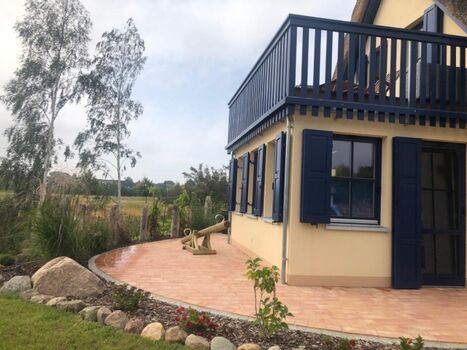 Terrasse mit Kinderwippe