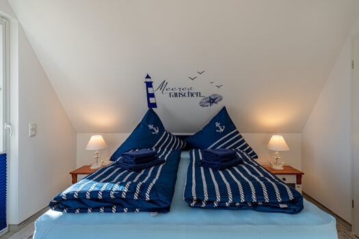 Schlafzimmer 1 mit Doppelbett