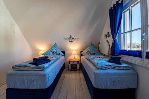 Schlafzimmer 2 mit 2 Einzelbetten