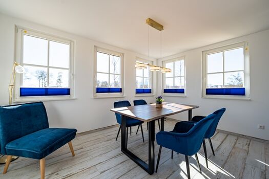 Essbereich mit Lesesessel