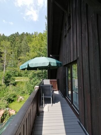 Großer Balkon, der auch der Zugang ist