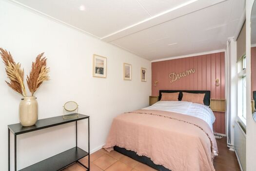 Schlafzimmer 1 mit Doppelbett