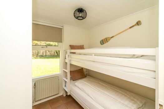Schlafzimmer 2 mit Etagenbett und Schrank
