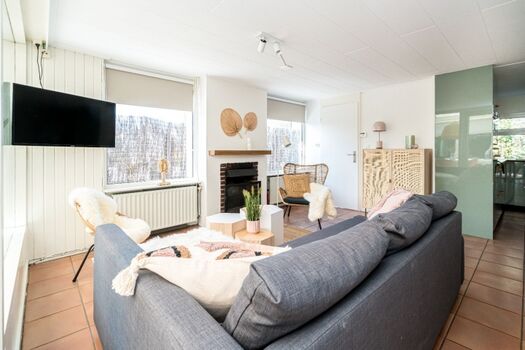 SMART TV mit vielen deutschen Sendern und Netflix