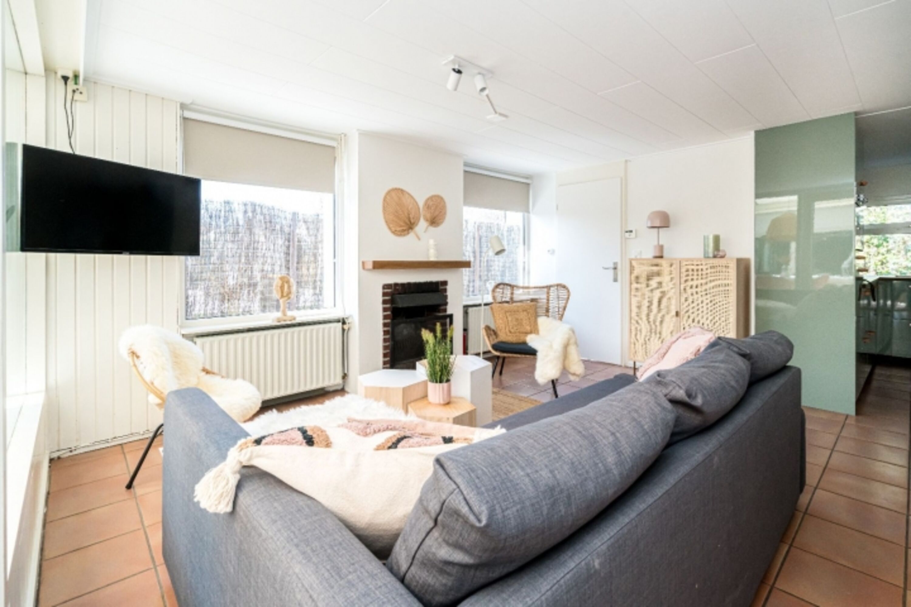 SMART TV mit vielen deutschen Sendern und Netflix