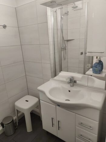 Badezimmer mit Dusche 