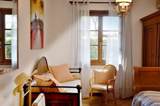 Schlafzimmer mit 2 Betten