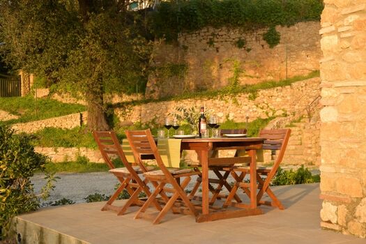 Kleine Terrasse mit Meerblick