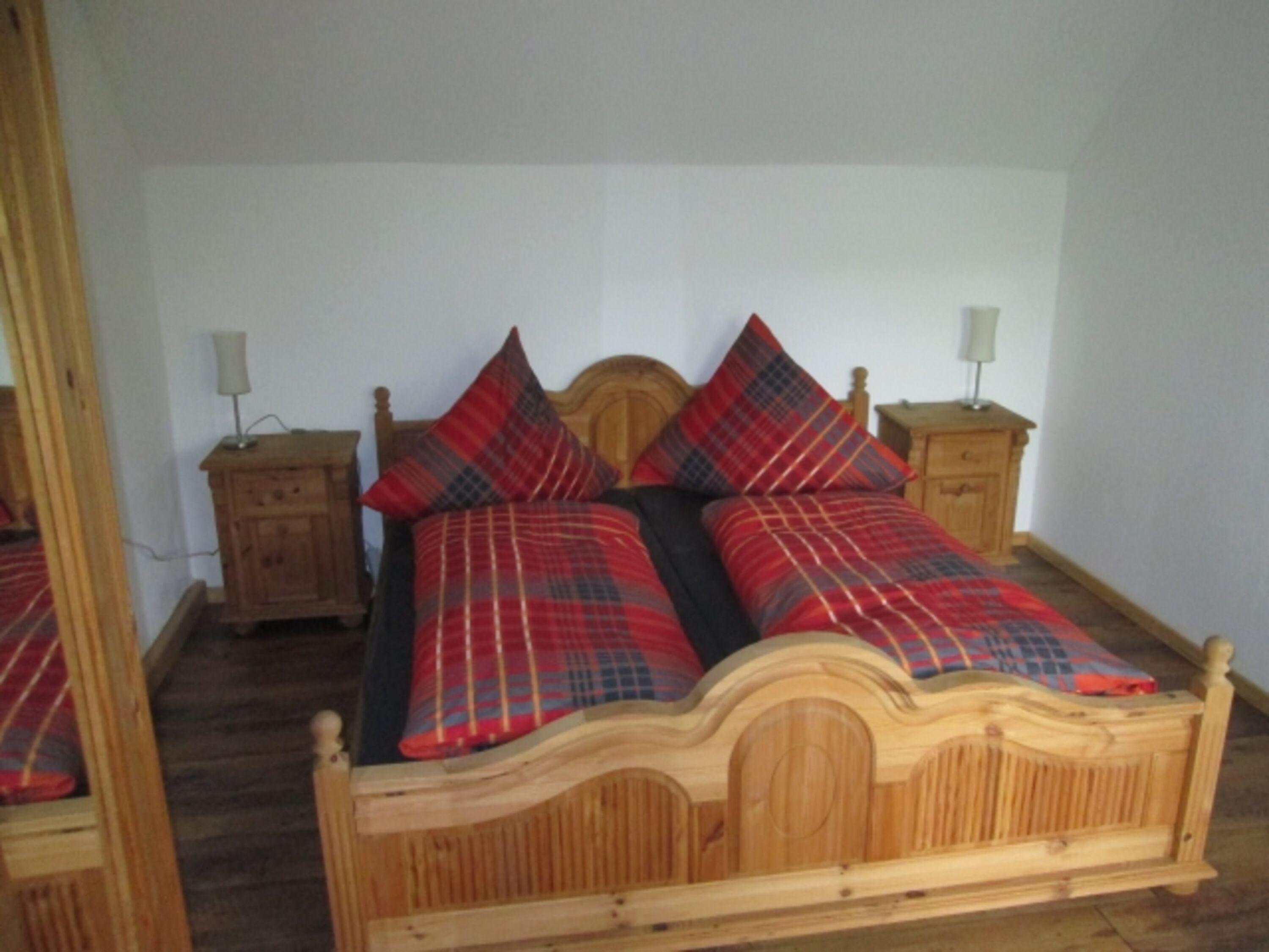 Schlafzimmer 1 mit angrenzendem Balkon