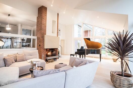 Wohnzimmer mit Kamin