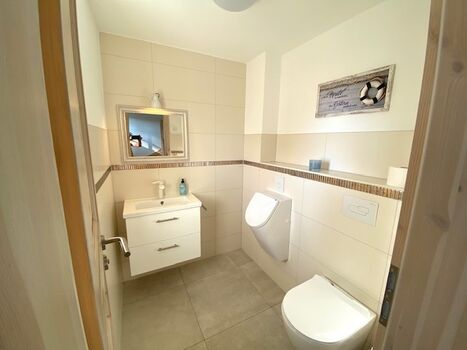 Gäste WC in EG mit WC und Urinal